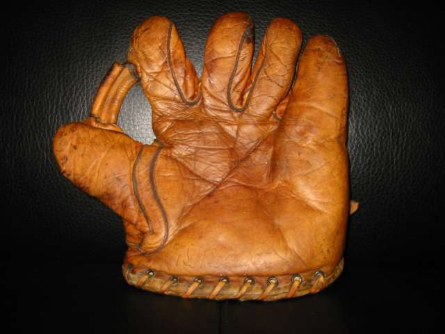 Kiki Cuyler Banner Front